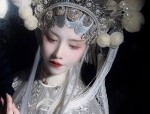 The Elegance of Hanfu:A Close Examination of White Intersection-collar Clothing