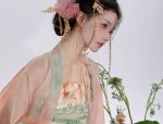 Red Cheongsam with a Cape for Short Girls:Embracing the Traditional Beauty