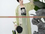 Ancient Style Tops and Horseface Skirts:A Blend of Traditional Elegance