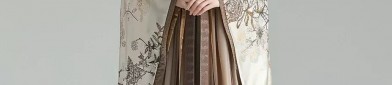 Elegant Cheongsam with Three-Quarter Sleeves:A Premier Fashion Statement