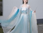 Daily Commuting in Ming-Style Cross-Collared Short Jacket with Pipa Sleeves and Hanfu Robe