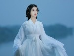 Enchanting and Dominating:The Allure of the Waist-Length Hanfu for the Super-Chic Woman