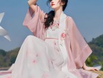 Gorgeous Qipao Fashion Show:An Umbrella Models Journey