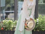 The Art of Styling a Shawl with a Red Cheongsam:Tips and Inspiration