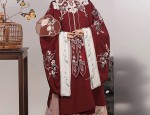 Enchanting and Dominating:The Allure of the Waist-Length Hanfu for the Super-Chic Woman