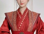 Reimagining the Traditional Cheongsam:Innovations in Design for the Long,Slit-Style Cheongsam
