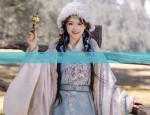 The Journey of a Primary Schoolgirl into the World of Hanfu Fashion