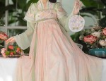 Red Cheongsam Two-Piece Set:A Closer Look at its Elegance and Style