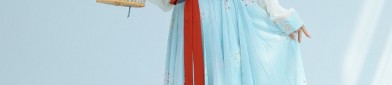 The Enigma of the Neck-Hanging Red Cheongsam:A Cultural Icon of Chinese Elegance