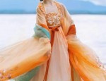 Reinventing the Cheongsam:A Two-Piece Ensemble