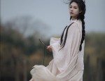 The Graceful Girls Horseback Riding Style:The Horseface Skirt with Cloud-like Shoulder Detail
