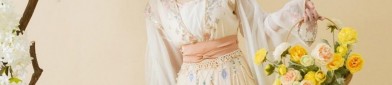 Lei Yingjuns Cheongsam:A Blend of Tradition and Modernity