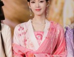 The Splendid锦鲤少女，A Journey into the World of Hanfu Headdresses