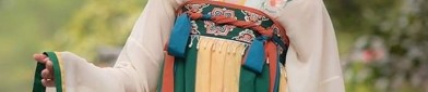 Vintage Cheongsam as a Toast-Worthy Ceremonial Robe:A Blend of Tradition and Modernity