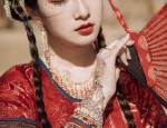 The Grace of Mid-Length Silk Cheongsam:A Noble Elegance