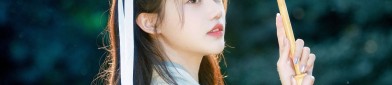 Big Fish and Little Courtyard:The Charm of Hanfu Chest-High Robes