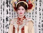 Summer Splendor:The Charm of a Cheerful Mother-in-Law in a Qipao during the Summer Season