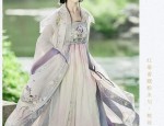White Cheongsam and Modern Chinese Headdress:A Blend of Tradition and Fashion