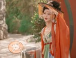 Embracing Modernity in a Reimagined Black Cheongsam:Fashion Evolution and Cultural Fusion