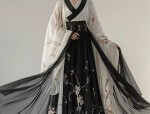 The Charm of Sleeve-to-Mid-Chest Cheongsam Dress with Three-Quarter Length Sleeves
