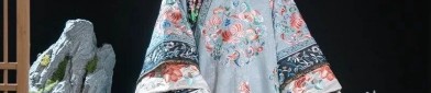 Shanghai Girl in Cheongsam:The Charm of Traditional Beauty