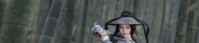 Encountering the Dragon:The Allure of Traditional Hanfu Fashion with the Glow of Firefly