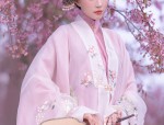 Qipao:A Glimpse into Traditional Chinese Elegance