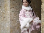 The Enchantment of Traditional Chinese童装汉服女装，一种文化与时尚的融合
