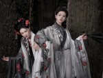 Reinventing the Cheongsam:A New Flare-legged Dress with a Belly-Covering Charm
