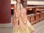 Red Cheongsam with a Cape for Short Girls:Embracing the Traditional Beauty