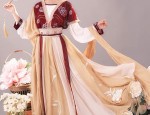 Pearl Choker as a Highlight of Traditional Chinese Fashion:The Story of Hanfu