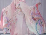 Winter Traditional Costume for Pregnant Women:Comfort,Style,and Care