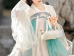 Short-Style Cheongsam:A Glance into Traditional Chinese Elegance
