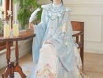 Summer in a Black Cheongsam:Elegance and Comfort in Harmony