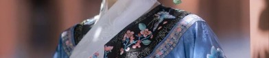 The Splendor of Cheongsam Shawls in Spring and Autumn