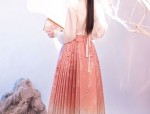 Red Cheongsam Women:Embracing the Neo-Chinese Style