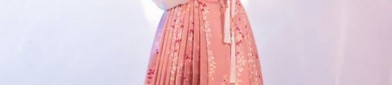 Red Cheongsam Women:Embracing the Neo-Chinese Style