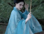 The Enchantment of娃娃古装汉服，传统魅力的现代演绎
