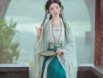 Exploring the Rise of Commuter-Friendly Light Hanfu Coats with Chinese Elements