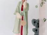 Mini-Sized New Chinese Winter Fashion:The Resurgence of the Horseface Skirt in Traditional Style