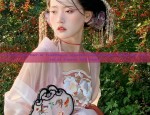 A Fairy-like Girl in Traditional Japanese and Chinese Attire:The Charm of Kimono and Hanfu