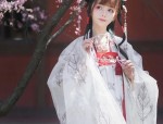 Spring and Autumn Elegance:The Art of Pairing Cheongsam with a Shawl