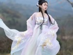Ethereal Elegance of Hanfu Summer Girls in Chinese Traditional Attire