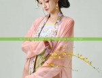 The Allure of Hanfu Fashion:The Elegant Fringes of Fans as Fashion Accessories