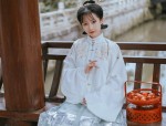 Encountering the Classic Charm of Yu Long Style Ancient Hanfu