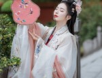 Reimagining Traditional Tangzhuang:Modernizing Chinese Heritage Clothing