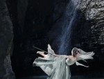 Wang Zhaojuns Splendid Beauty in the Flowing Robes of the Phoenix