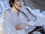 Winter Fashion for Big Girls:The Charm of Traditional Chinese Hanfu Costumes