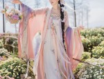 The Enchantment of Dance and Cheongsam:A Cultural Fusion