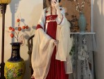 The All-Opening Placket and Buttoned Cheongsam:A Traditional Chinese Elegance